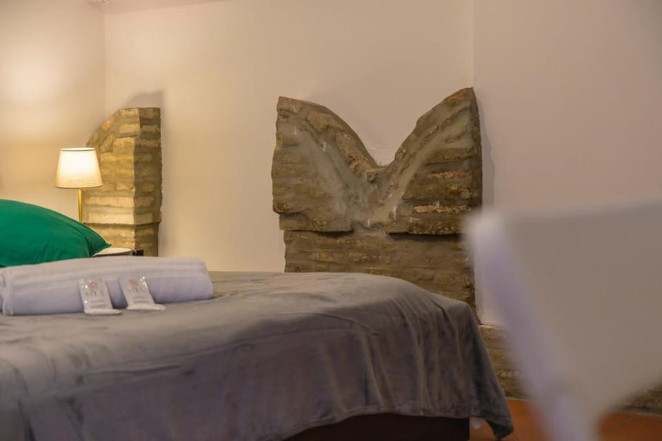 Bed, Photo of the whole room, Decorative detail, Bedroom