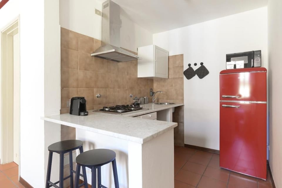 Kitchen or kitchenette, microwave, stove