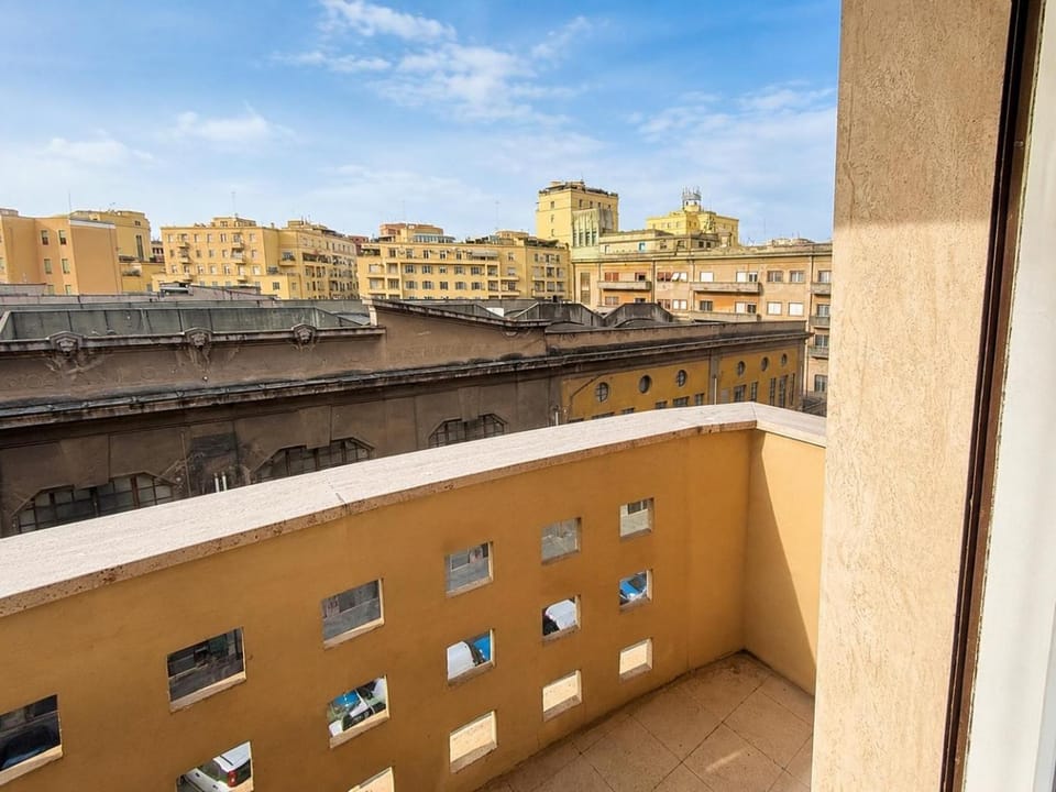 View (from property/room), Balcony/Terrace, City view