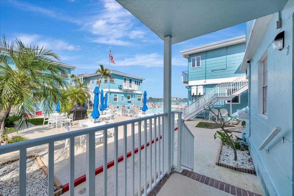 1B1B Resort Condo 2 Blocks to Clearwater Beach Apartment in Clearwater Beach