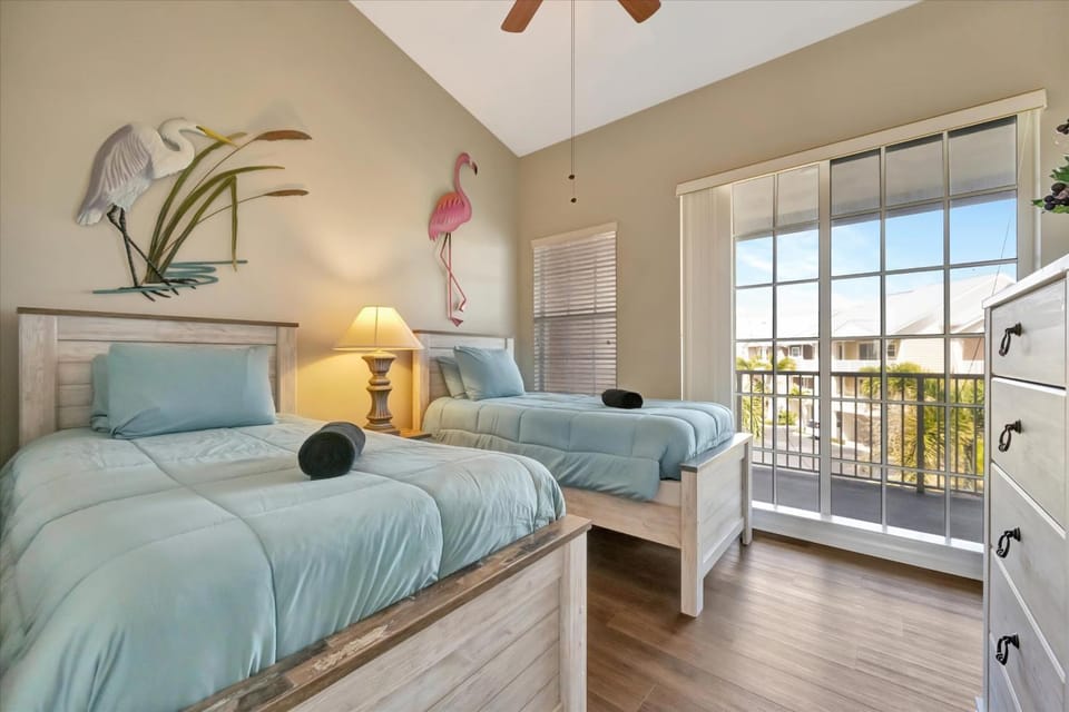 Mangrove View 2BR - Pool Hot Tub & Gym Access House in Ruskin