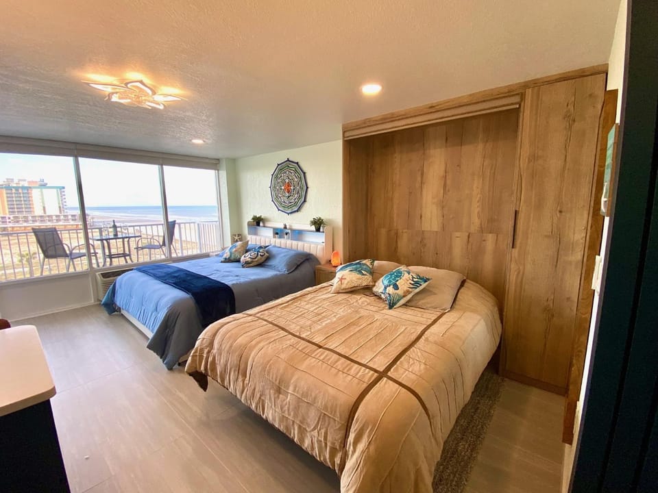 Stunning Brand New Studio - Balcony with Sunset and Ocean View Apartment hotel in Daytona Beach Shores