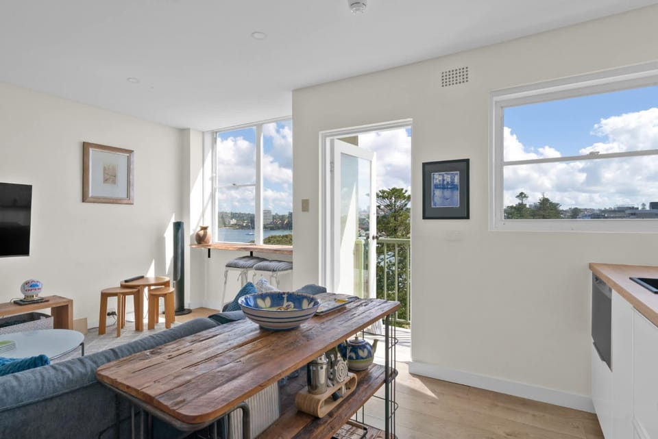 Natural landscape, TV and multimedia, View (from property/room), Balcony/Terrace, Living room, Seating area, Dining area, Sea view