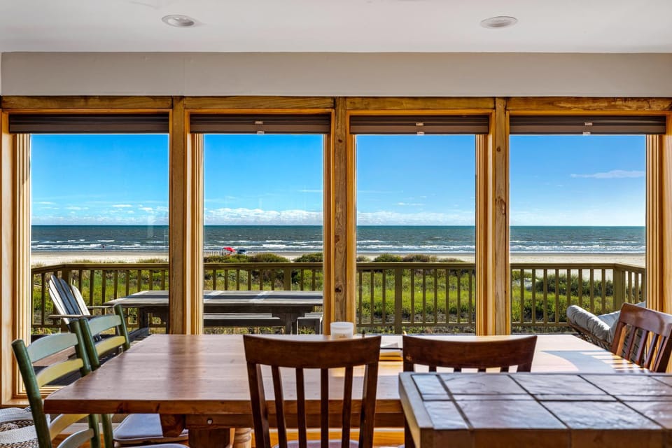 View (from property/room), Balcony/Terrace, Dining area, Sea view