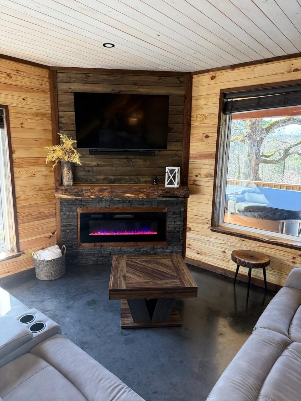 The White Oak Cabin at Cabins of Wolf Pen Gap Cabin in Arkansas