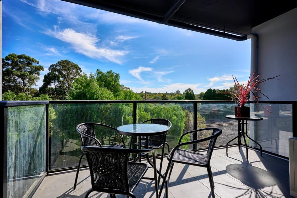 Hawthorn Haven Stay With Private Balcony Views Apartment in Melbourne