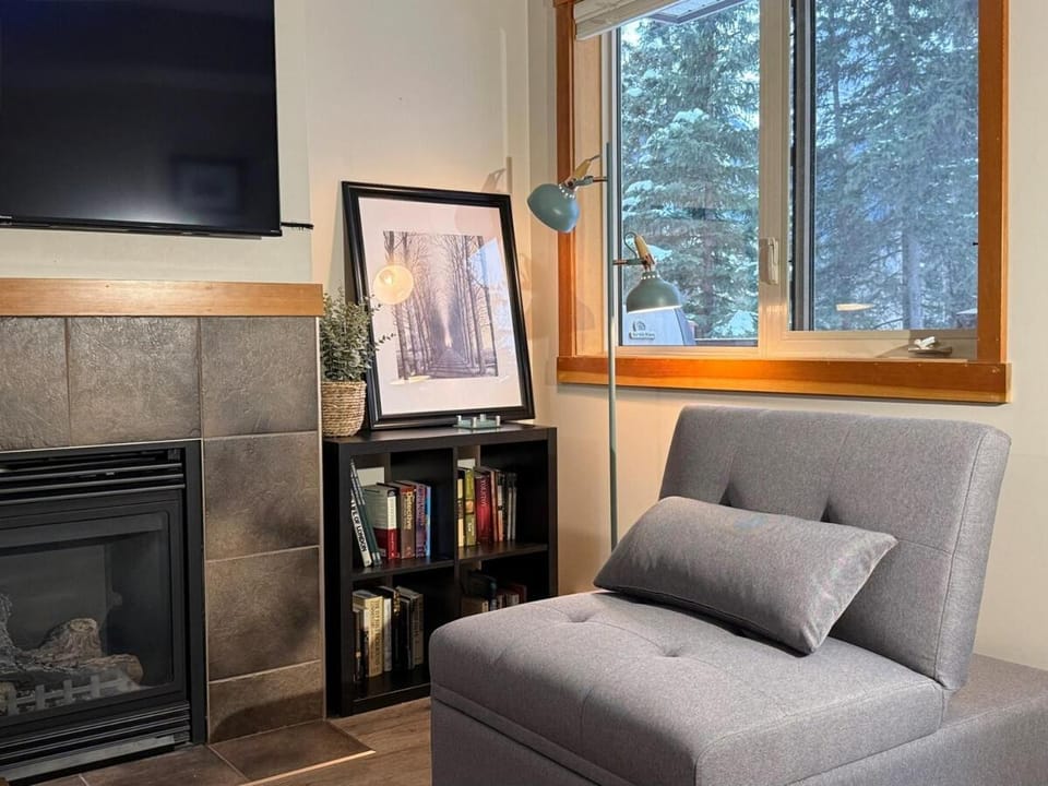 One Bedroom Mountain View Condo - Lodges at Canmore Apartment in Canmore