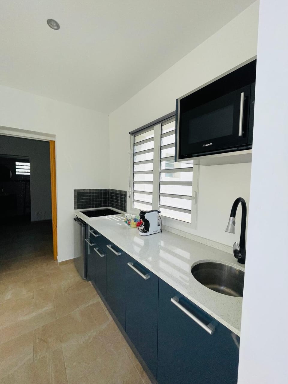 Coffee/tea facilities, microwave, stove