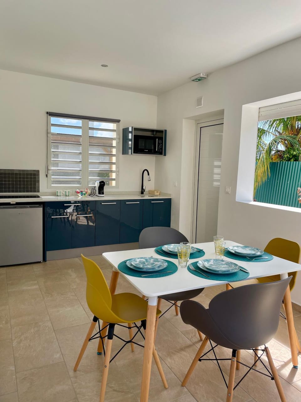 Dining area, kitchen