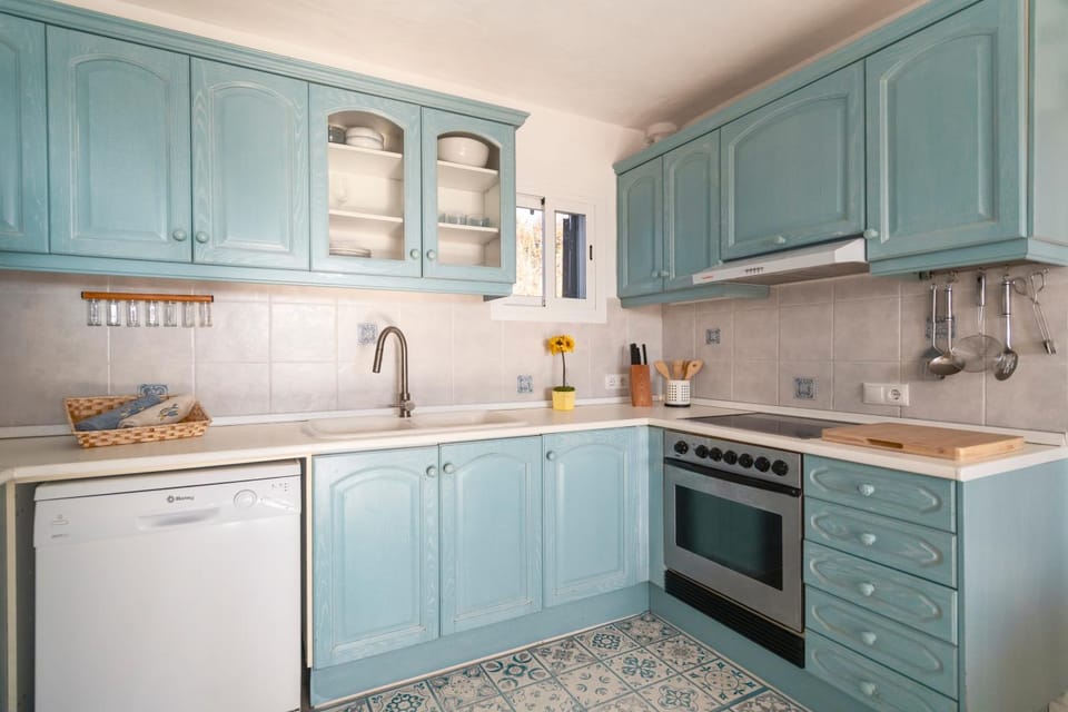 dishwasher, oven, stove, kitchen