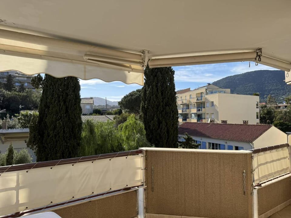 T2 avec clim à quelques minutes de la mer - FR-1-100-367 Apartment in Cavalaire-sur-Mer