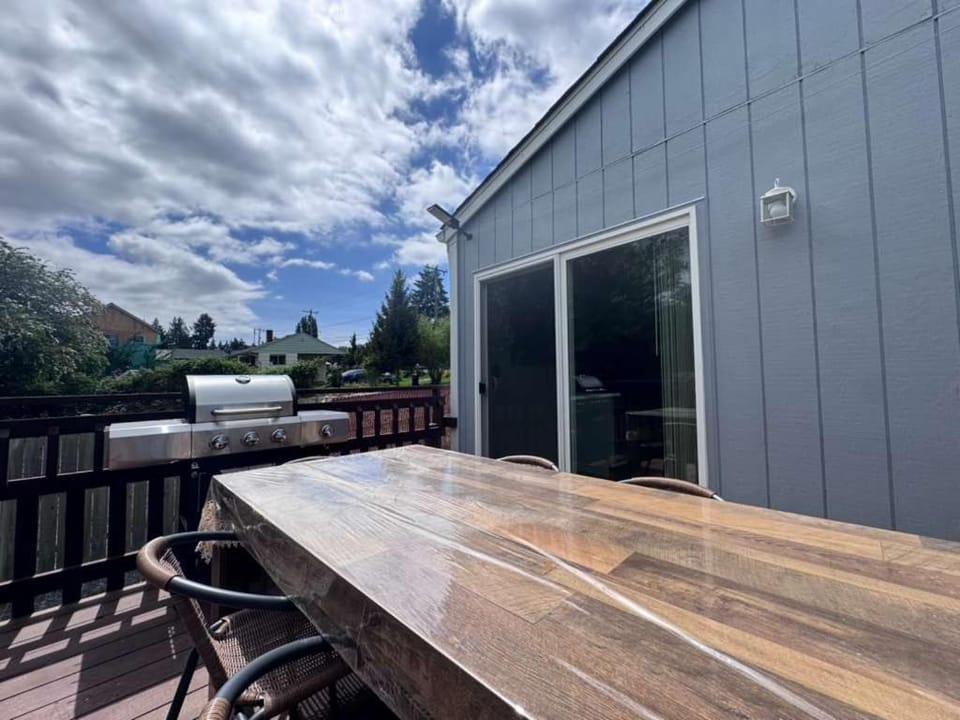 Perch - AC Home w/ Sauna & Outdoor Seating! House in Seattle