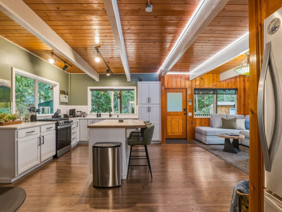 Natural landscape, View (from property/room), Kitchen or kitchenette, Living room, Seating area