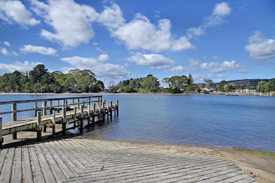 Orford Waterfront Cottage House in Orford