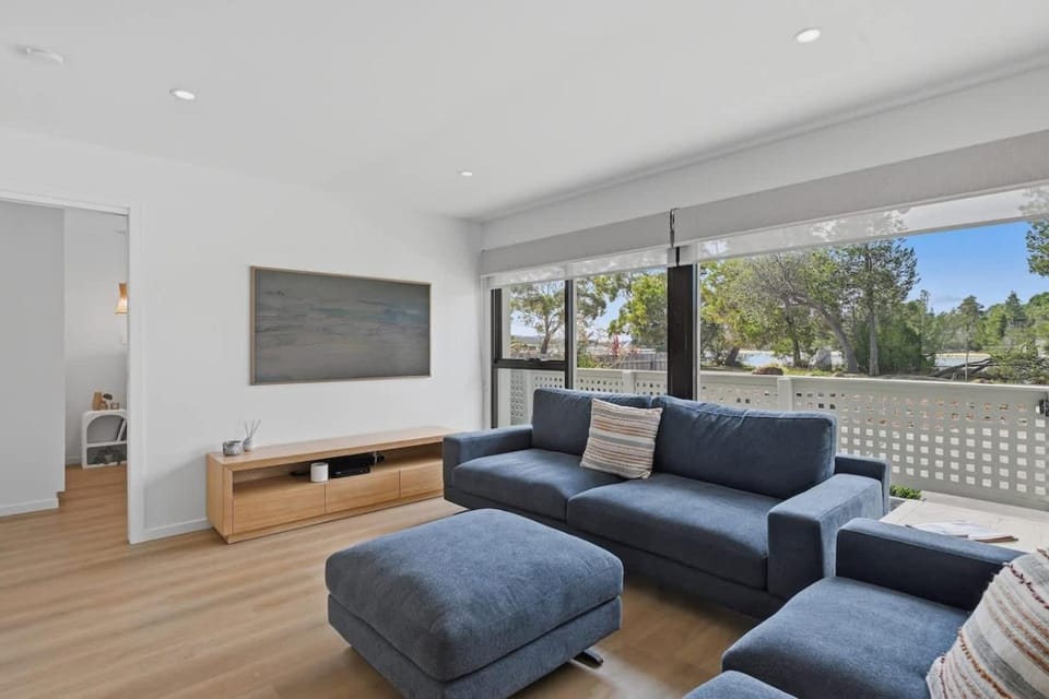 Orford Waterfront Cottage House in Orford