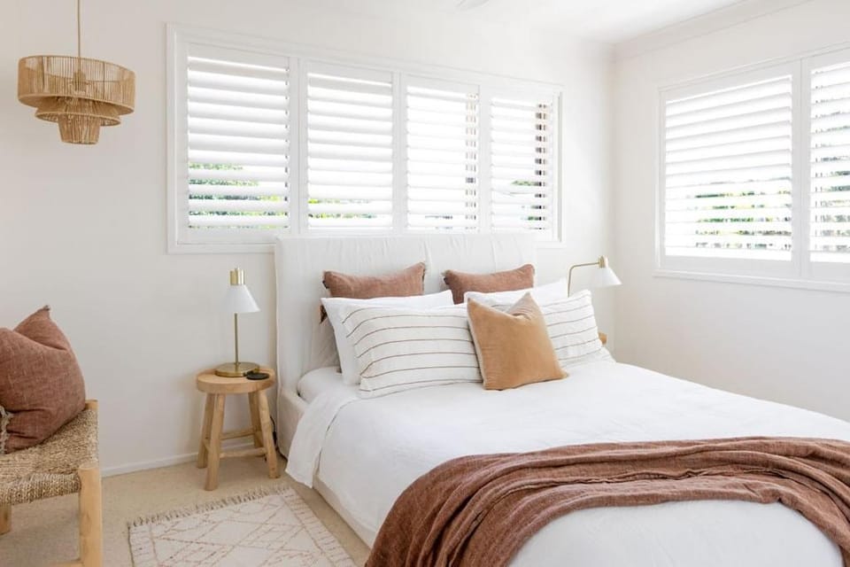 Fingal Head Lakehouse - Peaceful Waterfront Escape House in Fingal Head