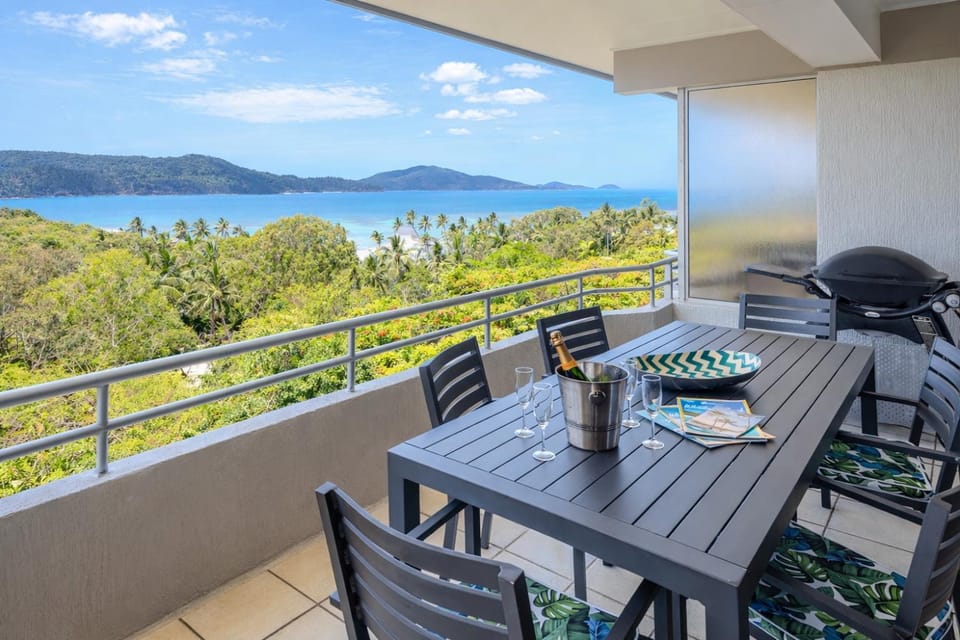 Poinciana 204 & Free Buggy- Hamilton Island Apartment in Whitsundays