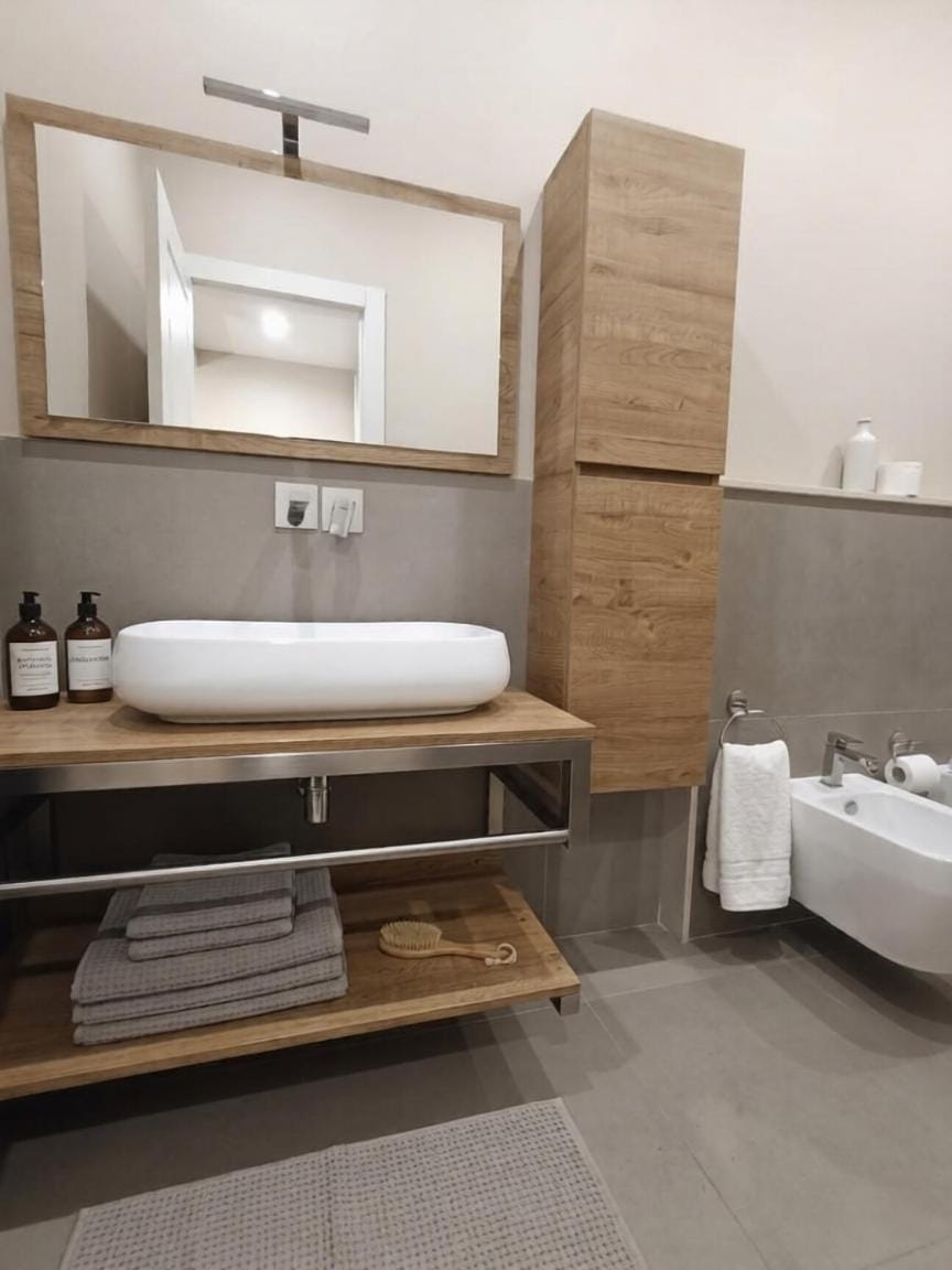 Bathroom, towels