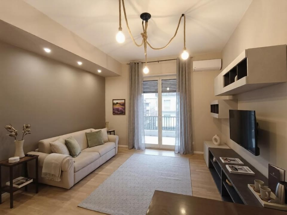 Communal lounge/ TV room, TV and multimedia, Living room, Seating area, Evening entertainment