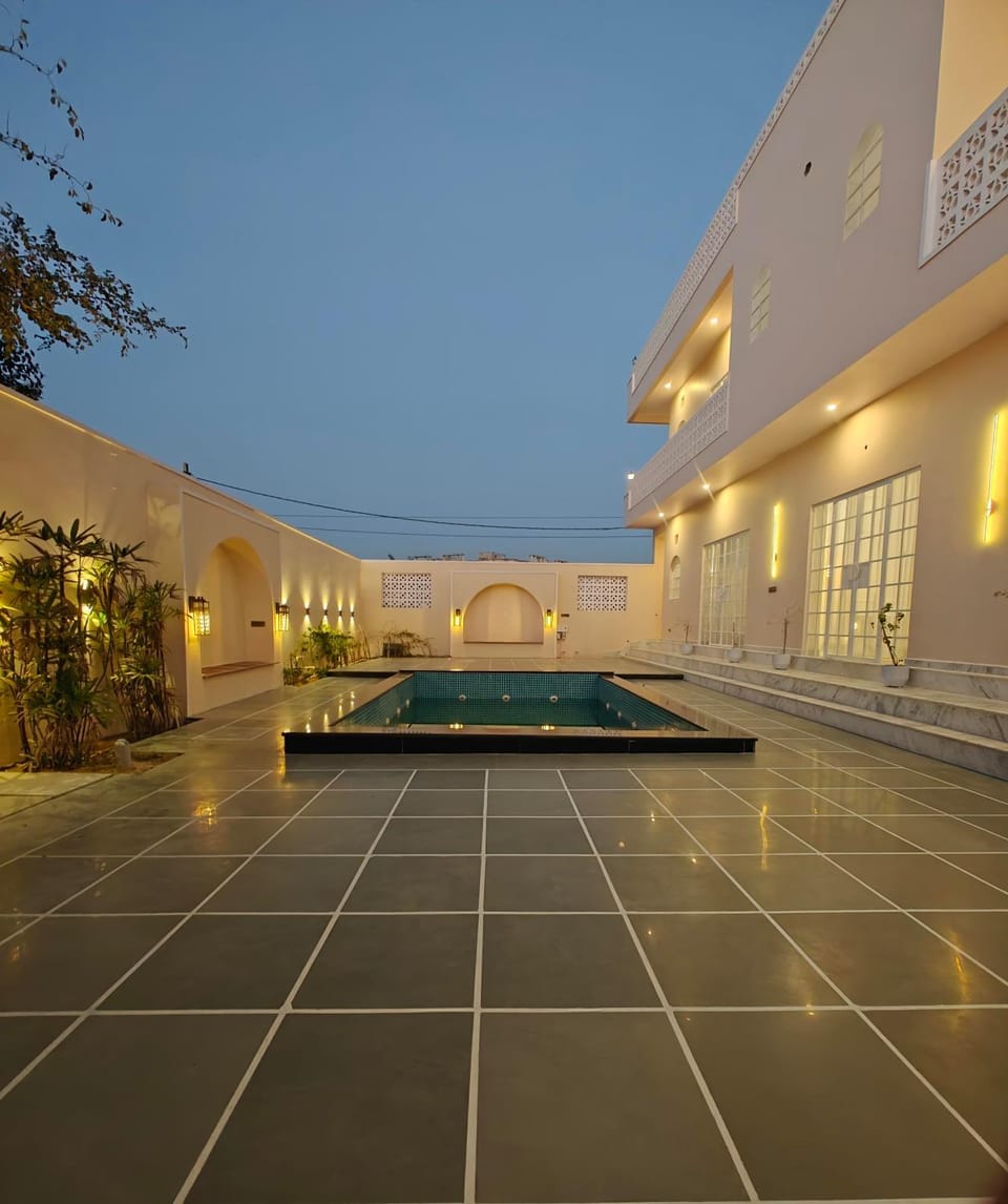 Swimming pool