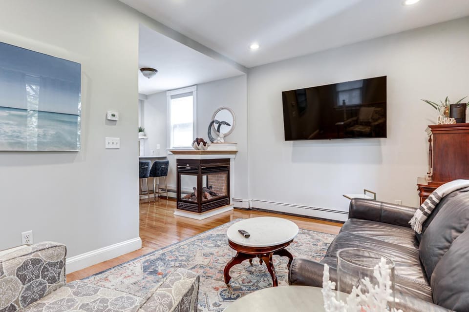 Steps to Short Beach: Ocean-View Apt w/ Deck! Apartment in Winthrop