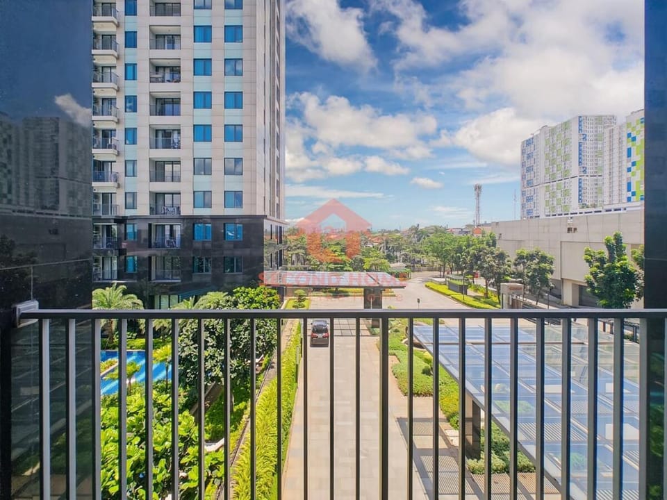 Cozy 1BR Southgate Apt Gym, Pool Wi-Fi Apartment in South Jakarta City
