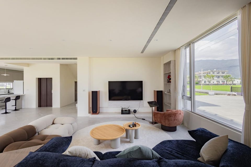 TV and multimedia, Living room, Evening entertainment