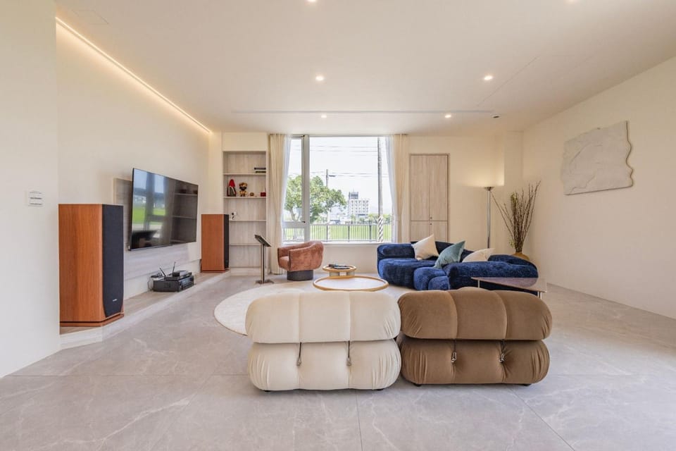 Communal lounge/ TV room, TV and multimedia, Living room