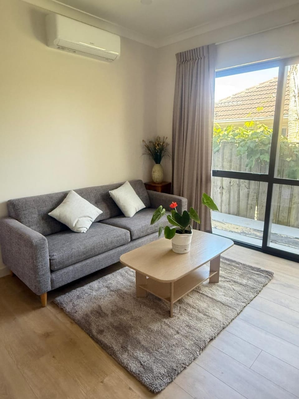 View (from property/room), Balcony/Terrace, Living room, Seating area, air conditioner