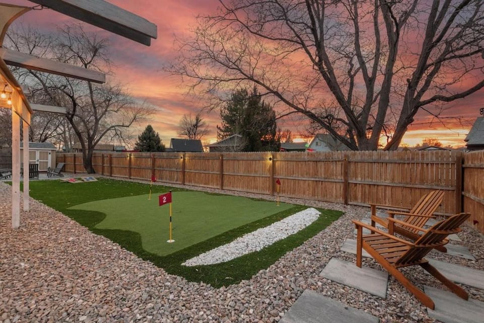 Ultimate Family Retreat - Backyard, Games and Comfort House in Arvada