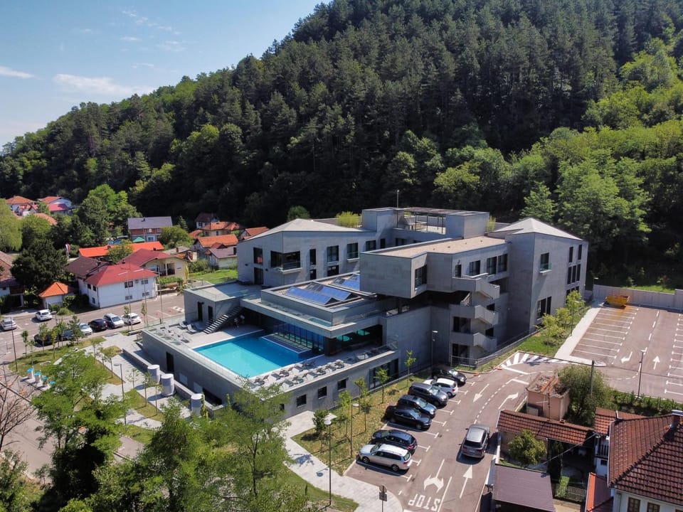 Property building, Bird's eye view, Parking