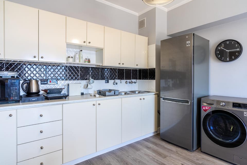 Coffee/tea facilities, microwave, oven, stove, toaster, washing machine, kitchen
