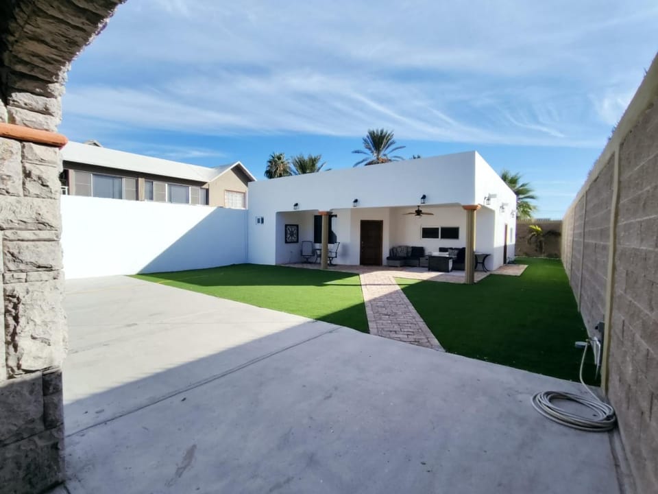 Facade/entrance, Garden