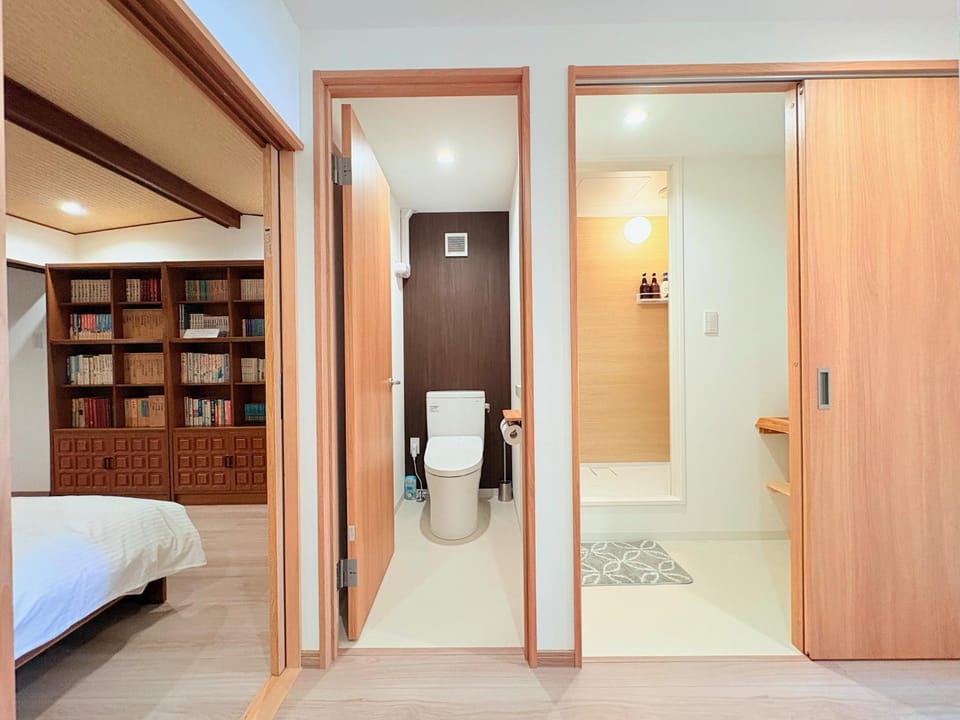 Library, Photo of the whole room, bidet, air conditioner