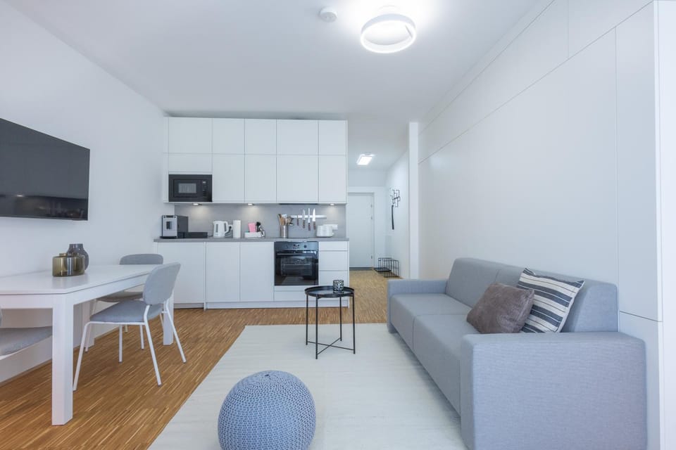 Photo of the whole room, Dining area, kitchen