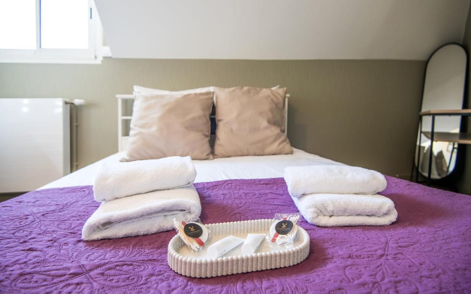 Toilet, Bed, Night