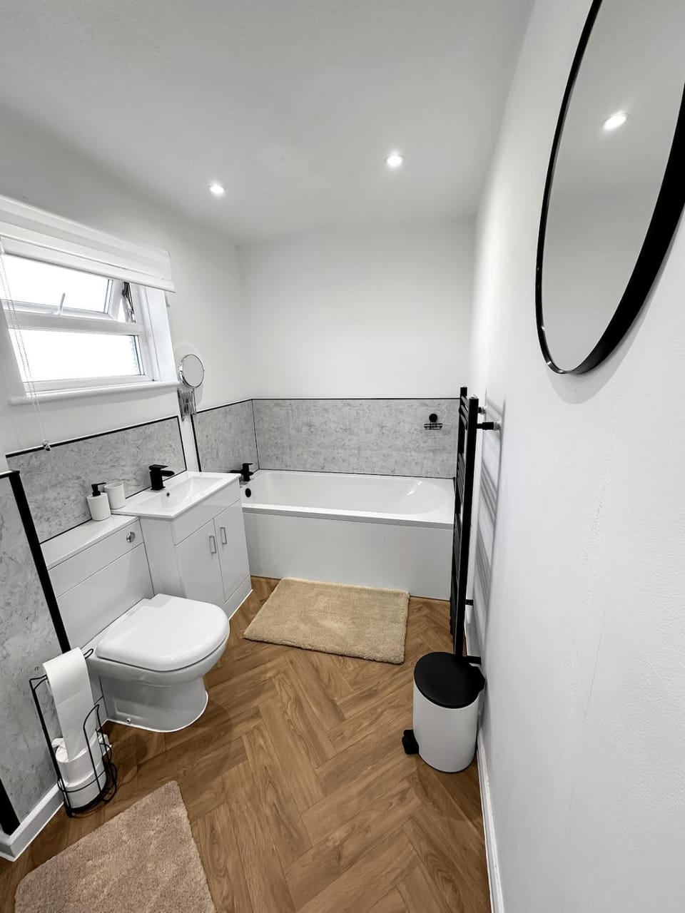 Contractor House - Sleeps 9 - Free Parking - 7 Beds House in Leeds