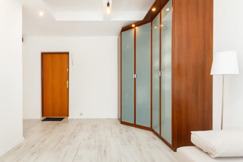 Photo of the whole room, wardrobe