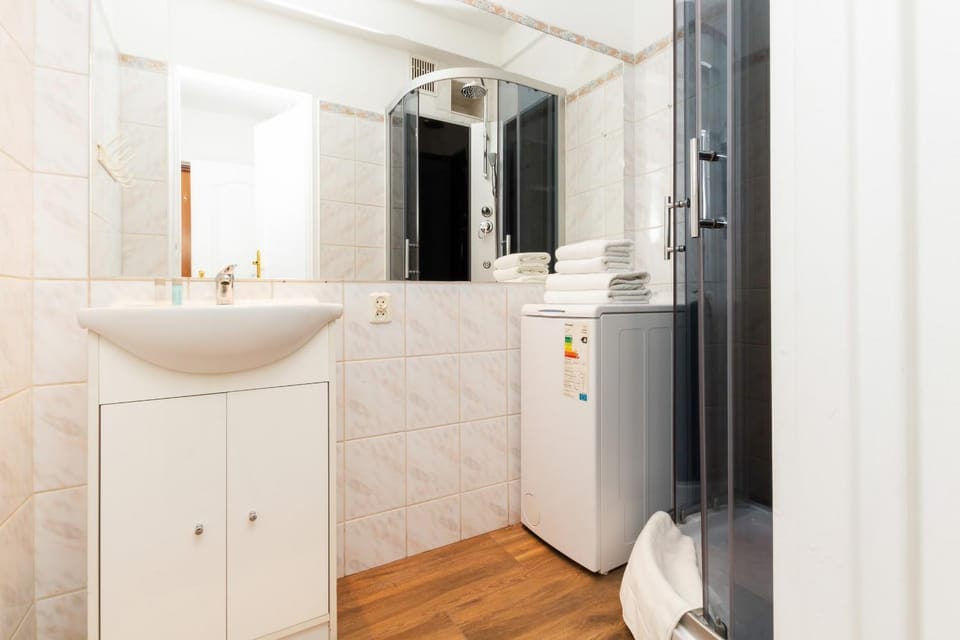 Shower, Bathroom, Kitchen or kitchenette