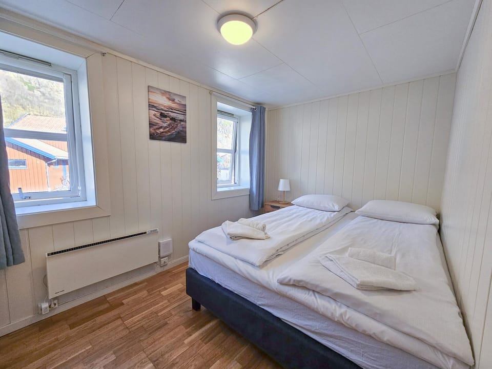 Bed, Bedroom, Mountain view, Street view, internet, towels, wardrobe