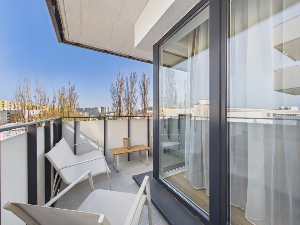Day, View (from property/room), Balcony/Terrace, Living room, Seating area, City view