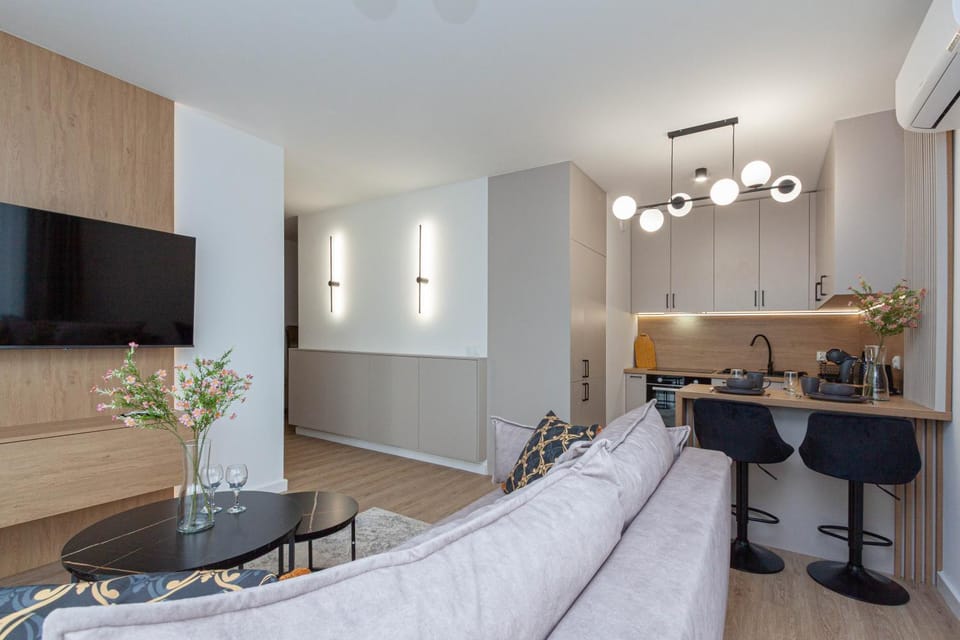TV and multimedia, Kitchen or kitchenette, Living room, Seating area, Dining area