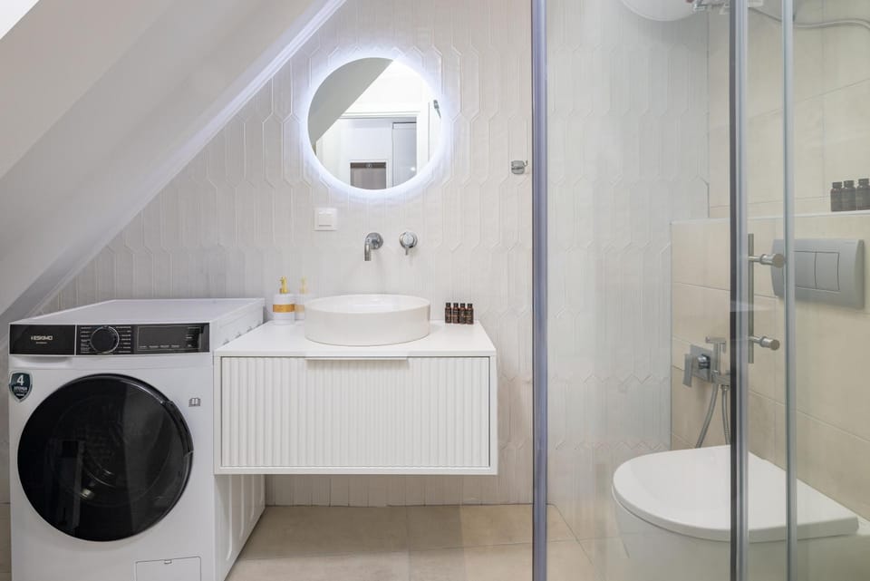Shower, Toilet, Bathroom, washing machine