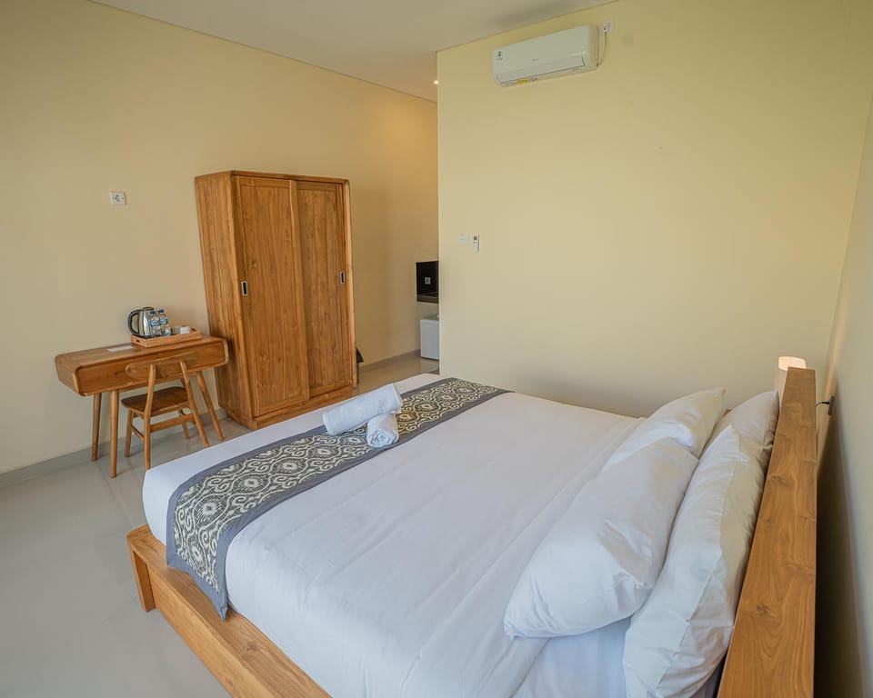 Photo of the whole room, Bedroom