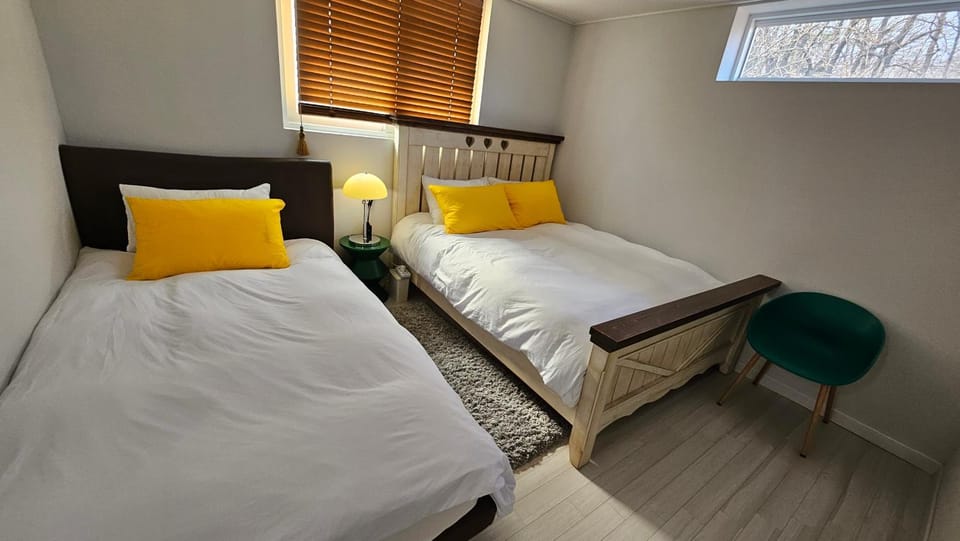 Photo of the whole room, Bedroom