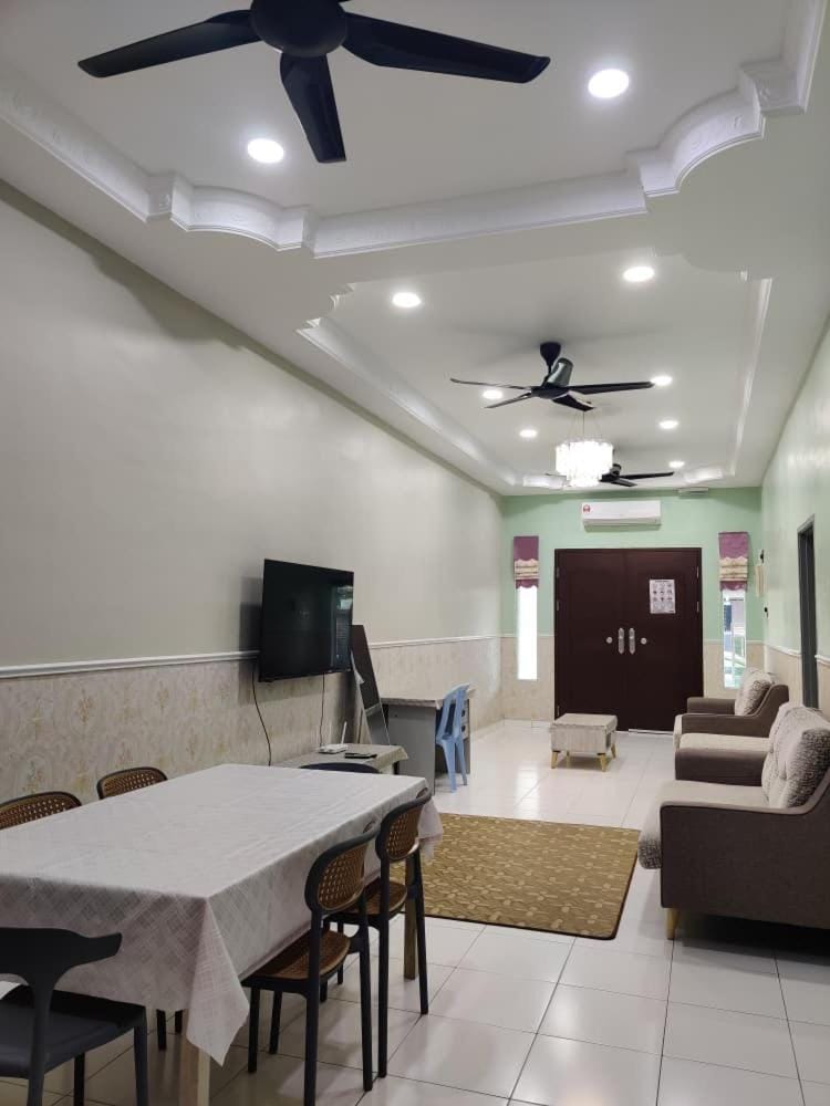 AZALEA Homestay Segamat House in Johor