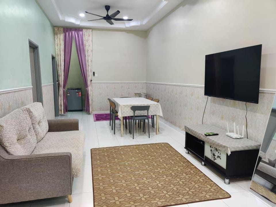AZALEA Homestay Segamat House in Johor