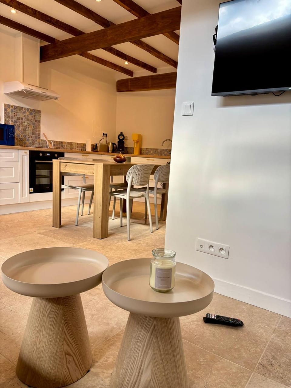 Kitchen or kitchenette, Living room