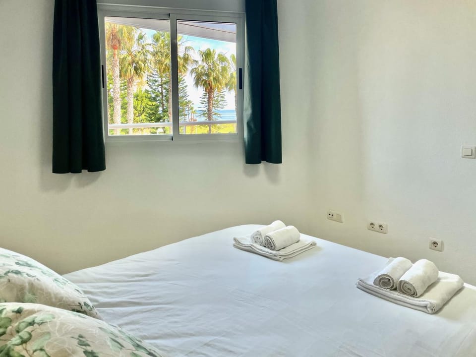 Beach Apartment Sea Views with Swimming Pool Apartment in Valencian Community