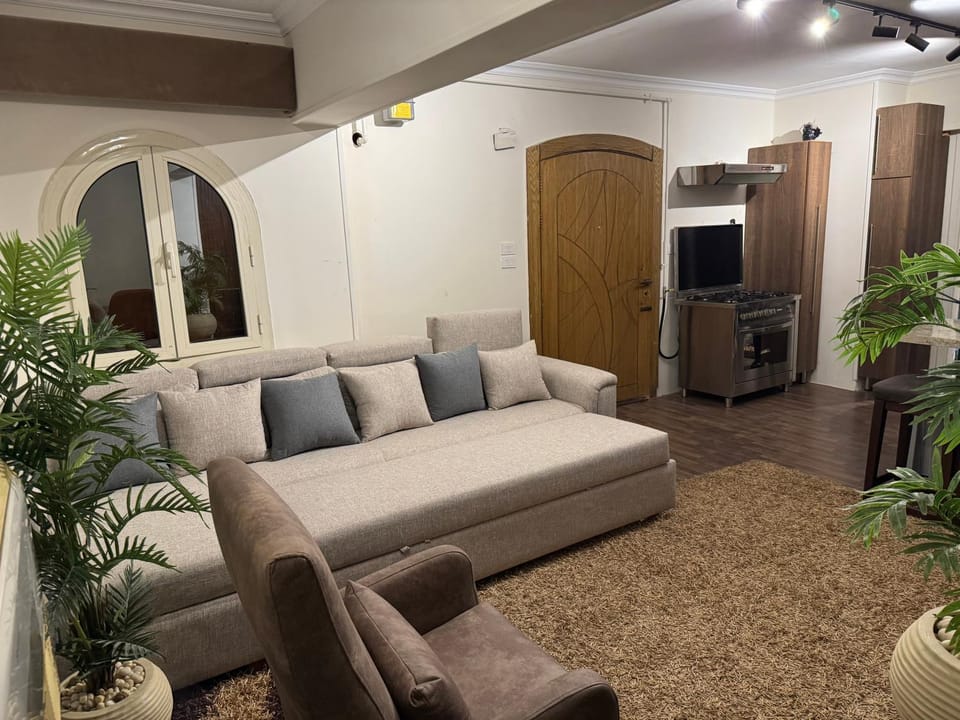 Cozy Ground Floor Apartment with Private Entrance Apartment in Cairo Governorate